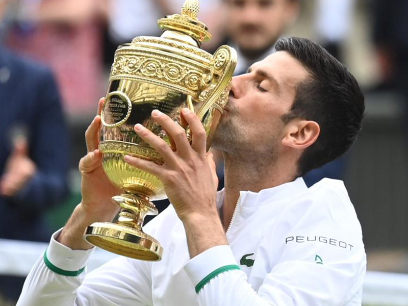 Novak Djokovic se suma a los 20 Grand Slams de Federer y Nadal.