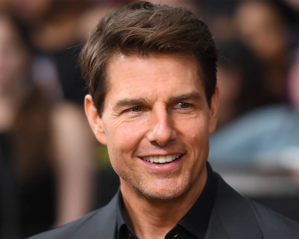 Tom Cruise sorprende a familia aterrizando en su jardín, pasea y convive con ellos
